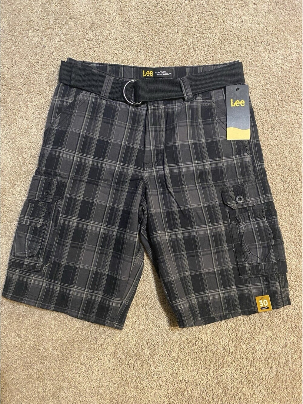 Lee Men's Size 30 Waist Gray & Black Clifton Plaid Belted Cargo Shorts - NWT